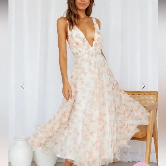 Elegant Floral V-Neck Maxi Dress - Backless - Picture 4 of 8